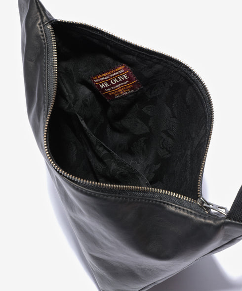 MR.OLIVE E.O.I / WATERPROOF LIGHT LEATHER TRIANGLE BODY BAG ミスターオリーブ イーオーアイ/ウォータープルーフ ライトレザー/トライアングル ボディバッグ